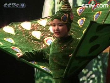 A group of children from Yunnan's ethnic minorities is performing a song and dance drama on the capital stage for Olympics. (Photo: CCTV.com)