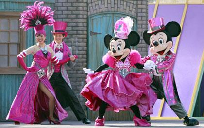 Mickey, Minnie and Pluto dressed in new designed clothes perform during a dance show for celebrating the New Year of Ox at the Tokyo Disneyland in Urayasu City of Chiba Prefecture, south of Tokyo, Jan. 19, 2009. (Xinhua Photo)