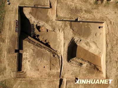 An undated handout photo from the Shaanxi Archaeology Institute shows a bird view of the Yangguanzai remains in northwest China's Shaanxi Province. Archaeologists have unearthed the earliest man-made cave houses and privately-owned pottery workshops in China. 