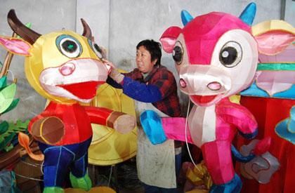 A craftswoman adjusts an ox-shaped lantern in the Dongwu Lantern and Sculpture Factory in Suzhou, east China's Jiangsu Province, Feb. 1, 2009. Workers of the factory were busy in making lanterns to greet the Lantern Festival which falls on the 15th day of the first month of the Chinese Lunar year or on Feb. 9 in this year.(Xinhua/Zhu Guigen)