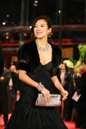 Chinese actress Zhang Ziyi arrives at the red carpet before the screening for the film "Forever Enthralled" at the 59th International Film Festival Berlin (Berlinale) in Berlin, Germany, Feb. 10, 2009. "Forever Enthralled" would compete with 17 other films for the coveted Golden Bear. (Xinhua/Luo Huanhuan)