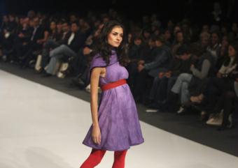 A model wears a creation by designer Sandra Cabrales during Bogota's international fashion week February 20, 2009.[Agencies]