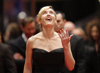 Actress Kate Winslet arrives on the red carpet for the screening of the movie 'The Reader' of the 59th Berlinale film festival in Berlin, February 6, 2009. (Xinhua/Reuters photo)