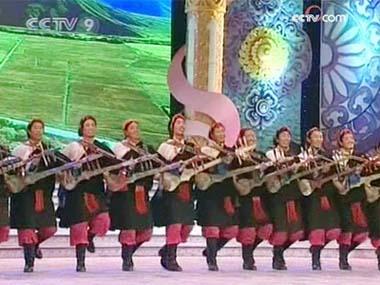 An evening gala hit the airwaves across Tibet on Tuesday night.