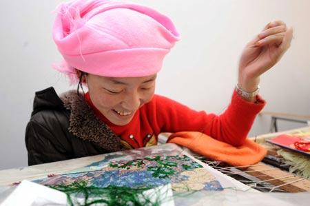 Tibetan embroidery revives thanks to gov't support