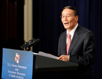 Chinese Vice Premier Wang Qishan delivers the closing statement of the first round of the China-U.S. Strategic and Economic Dialogue in Washington D.C., capital of the United States, July 28, 2009. The first round of the China-U.S. Strategic and Economic Dialogue was concluded on Tuesday. (Xinhua/Shen Hong) 