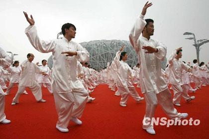 This morning, a new Guinness World record was set as 33 thousand, 9 hundred and 96 people performed taichi at the National Stadium.