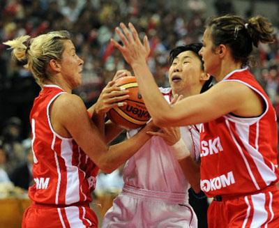 Chinese women's basketball team outplayed visiting Poland 91-72 in Wuxi, Southeast China, on Thursday, winning seven of the eight games played since their gathering for the Olympics earlier in March. (Xinhua Photo)