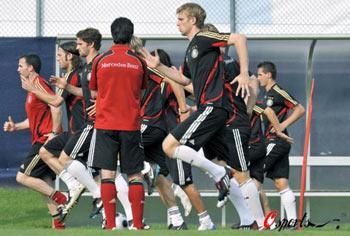 Germany are training for the semi-final with Turkey. (Photo: sina.com)