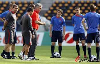 Russian players are training for the semifinal with Spain. (Photo: sina.com)