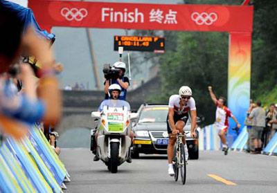 Fabian Cancellara of Switzerland rides during the Men’s Individual Time Trial of the Beijing 2008 Olympic Games cycling event in Beijing, China, Aug. 13, 2008. Fabian Cancellara finished 47.3 km with Final Time of 1:02:11.43 and won the gold medal in the event. (Xinhua Photo)