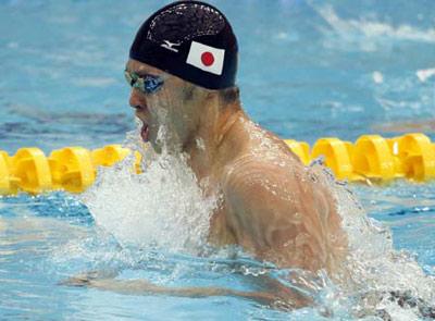 Kosuke Kitajima of Japan swims during the men's 200m breaststroke final at the Beijing 2008 Olympic Games in the National Aquatics Center, also known as the Water Cube in Beijing, China, Aug. 14, 2008. Kitajima set a new Olympic record and won the gold medal in the event with 2 minutes 7.64 seconds. (Xinhua/Fei Maohua) 