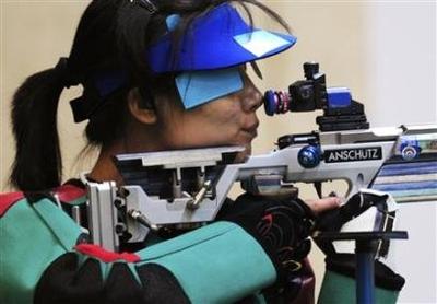 Gold medallist Du Li of China takes aim in the women's 50m rifle 3 positions shooting competition at the Beijing 2008 Olympic Games 