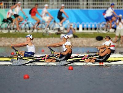 Georgina Evers-Swindell and Caroline Evers-Swindell of New Zealand compete during Women's Double Sculls Final A of Beijing 2008 Olympic Games rowing event at Shunyi Rowing-Canoeing Park in Beijing, China, Aug. 16, 2008. Georgina Evers-Swindell and Caroline Evers-Swindell won the gold medal of the event.(Xinhua Photo)