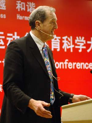 Claude-Louis Gallien, Vice President of Internatinal University Sports Federation (FISU) hosts the closing ceremony of the 2009 Winter Universiade Sport Science Conference at Harbin Engineering University in Harbin, capital of Northeast China's Heilongjiang Province, Feb 15, 2009. The two-day conference closed on Sunday. (Xinhua/Gao Zengshuang)