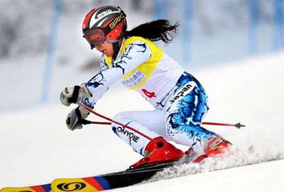 Japan's Mizue Hoshi acts during the women's giant slalom of alpine ski in the 24th World Winter Universiade at the Yabuli Ski Resort 195km southeast away from Harbin, capital of northeast China's Heilongjiang Province, Feb. 24, 2009. Mizue Hoshi won the title of the event with a total time of 2:18.20.(Xinhua Photo)