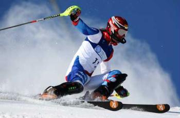 Switzerland's Sandro Boner competes during the men's combined of alpine skiing at the Yabuli Ski Resort 195km southeast away from Harbin, capital city of northeast China's Heilongjiang Province, Feb. 27, 2009. Sandro Boner won the gold of the event.(Xinhua/Meng Yongmin)