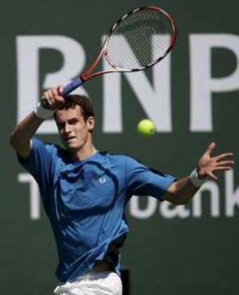 Andy Murray of Britain hits a return against France's Paul-Henri Mathieu during the Indian Wells ATP tennis tournament in Indian Wells, California, March 16, 2009.REUTERS/Michael Fiala (UNITED STATES) 