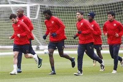 Arsenal's Cesc Fabregas, left, leads a run during a training session at Arsenal's training ground in London Colney, north London, Monday, May 4, 2009. Arsenal is to play Manchester United in a Champions League semifinal second leg soccer match at the Emirates Stadium in London on Tuesday.(AP Photo/Sang Tan) 