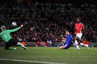 Manchester United swept back into the Champions League final as the holders produced a stunning 3-1 win over Arsenal in their semi-final second leg.