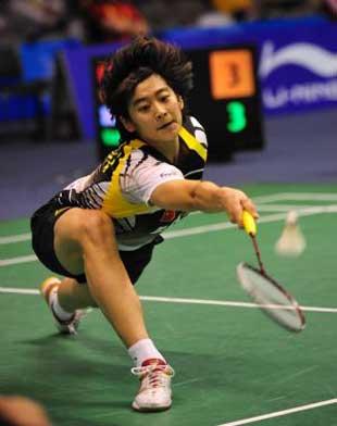 China's Wang Lin returns the shuttle to England's Sarah Walker during the women's singles competition at the 11th Sudirman Cup World Team Badminton Championship in Guangzhou, south China's Guangdong Province, May 10, 2009. Wang won 2-0. (Xinhua/Lu Hanxin) 