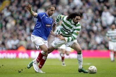 Georgios Samaras (right) believes Celtic can handle a tense Scottish Premier League finish after the Hoops piled the pressure on to rivals Rangers by beating Dundee United 2-1(AFP/Graham Stuart) 