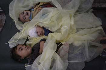 Bodies of three Palestinian children lay on a stretcher at Shifa hospital in the east of Gaza City after an Israeli strike on Jan. 5, 2009.(Xinhua Photo)