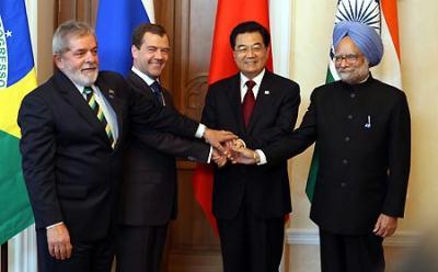 Chinese President Hu Jintao (2nd R) poses for a group photo together with Brazilian President Luiz Inacio Lula da Silva (1st L), Russian President Dmitry Medvedev (2nd L), and Indian Prime Minister Manmohan Singh during the first formal meeting of BRIC (Brazil, Russia, India and China) leaders in Yekaterinburg, Russia, on June 16, 2009.(Xinhua/Yao Dawei)