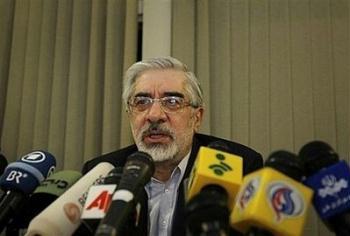 Iranian presidential election runner up Mir Hossein Mousavi has renewed a demand for a complete re-run of the vote and pledged to help set up a new group to defend citizen's rights.(AFP/Behrouz Mehri) 