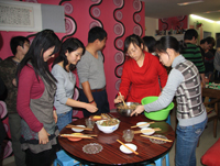 大家準備餐具 要開飯了