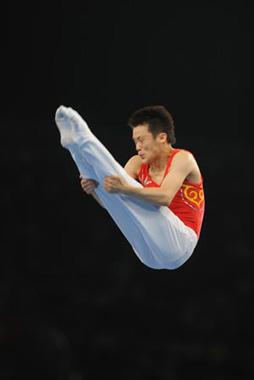 China's Lu Chunlong competes during trampoline men's final of Beijing 2008 Olympic Games at National Indoor Stadium in Beijing, China, Aug. 19, 2008. Lu claimed the title of the event with a score of 41.00. (Xinhua Photo)