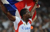 Robles claims Olympic men´s 110m hurdles title with ease 