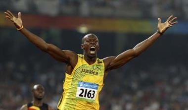 Usain Bolt of Jamaica celebrates winning the men's 200m final of the athletics competition in the National Stadium at the Beijing 2008 Olympic Games August 20, 2008. Bolt set a new world record with a timing of 19.30 seconds. [Agencies]