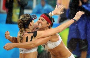 Kerri Walsh (L) and Misty May-Treanor of the U.S. celebrate after they won the women's gold medal match of the Beijing 2008 Olympic Games beach volleyball event in Beijing, China, Aug. 21, 2008. (Xinhua Photo)