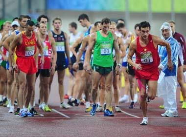 Andrey Moiseev (#1) of Russia sets off during the men's running 3000m match of the Beijing 2008 Olympic Games modern pentathlon event in Beijing, China, Aug. 21, 2008. Andrey Moiseev won the gold medal of the event.(Xinhua Photo)