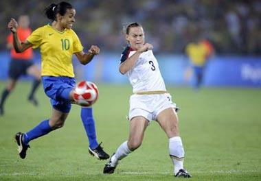 Marta (L) of Brazil vies for the ball during Women's Gold - Match 26 between the U.S. and Brazil of Beijing 2008 Olympic Games football event at Workers' Stadium in Beijing, China, Aug. 21, 2008. The U.S. beat Brazil 1-0 and won the gold medal of the event.(Xinhua Photo)