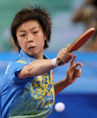 Zhang Yining of China returns the ball during the women's singles gold medal match of Beijing Olympic Games table tennis event against her compatriot Wang Nan in Beijing, China, Aug. 22, 2008. Zhang Yining won the match and grabbed the gold medal. (Xinhua/Bao Feifei)