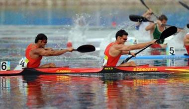 Saul Craviotto and Carlos Perez of Spain compete in the men's kayak double (K2) 500m final at Beijing 2008 Olympic Games in the Shunyi Rowing-Canoeing Park in Beijing, China, Aug. 23, 2008. Saul Craviotto and Carlos Perez of Spain won the gold medal. (Xinhua Photo)