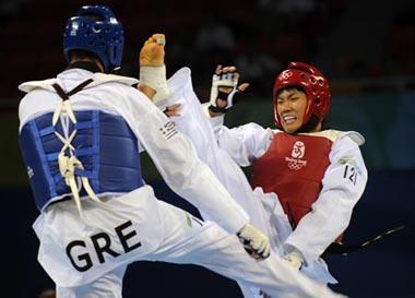 Cha Dongmin (R) of South Korea fights against Alexandros Nikolaidis of Greece during the Taekwondo men +80kg gold medal match at the Beijing Olympic Games in Beijing, China, Aug. 23, 2008. Cha Dongmin defeaded Alexandros Nikolaidis and won the gold.(Xinhua Photo)