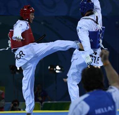 Cha Dongmin (red) of South Korea fights against Alexandros Nikolaidis of Greece during the Taekwondo men +80kg gold medal match at the Beijing Olympic Games in Beijing, China, Aug. 23, 2008. Cha Dongmin defeated Alexandros Nikolaidis and won the gold. (Xinhua Photo)