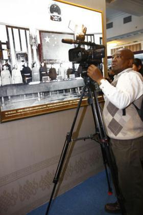 A foreign correspondent works at the "50th Anniversary of Democratic Reforms in Tibet" Exhibition in Beijing, capital of China, March 18, 2009. A number of foreign journalists, organized by the Information Department of China's Foreign Ministry, visited the exhibition on Wednesday. (Xinhua/Li Mingfang) 