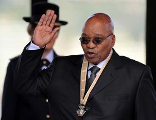 Jacob Zuma takes the oath of office as South Africa's President at the Union Buildings in Pretoria May 9, 2009. (Xinhua/Reuters Photo)