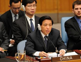 Zhang Yesui, Chinese permanent representative to the United Nations, speaks on behalf of Chinese Foreign Minister Yang Jiechi during an open Security Council meeting on the Middle East issue at UN headquarters in New York, the U.S., May 11, 2009. (Xinhua/Shen Hong)