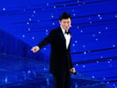 Andy Lau sings the theme song "Flying with the Dream"