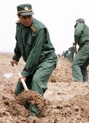 寧夏武警官兵以辛勤汗水向五一國際勞動節獻禮