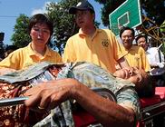 中國救援隊收治第一位受傷者
