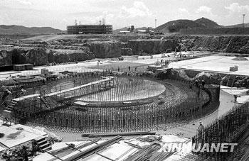 La zone principale de la centrale de Dayawan en construction (photo prise en septembre 1987).