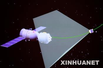La tercera nave espacial tripulada de  China, Shenzhou VII, lanzó un pequeño satélite de monitoreo dos  horas después de que uno de los tres astronautas a bordo completara  con éxito la primera caminata espacial del país, en la tarde del sábado. 