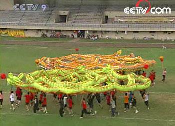 Tongliang dragon dance troupe will give a three minute performance at the opening ceremony of the Beijing Olympic Games.(Photo: CCTV.com)