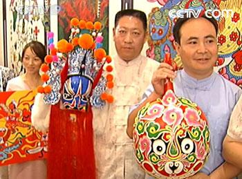 27 Chinese folk artists have been selected to demonstrate their skills at the Olympic Village, the athletes' compound for the Beijing Games.(Photo: CCTV.com)